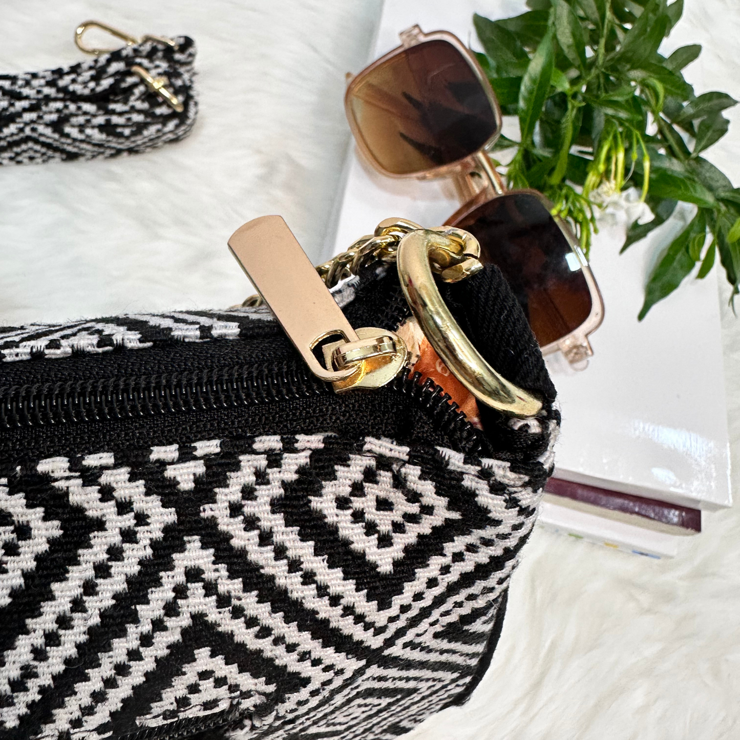 DURABLE BLACK And White Baguette BAG - F2