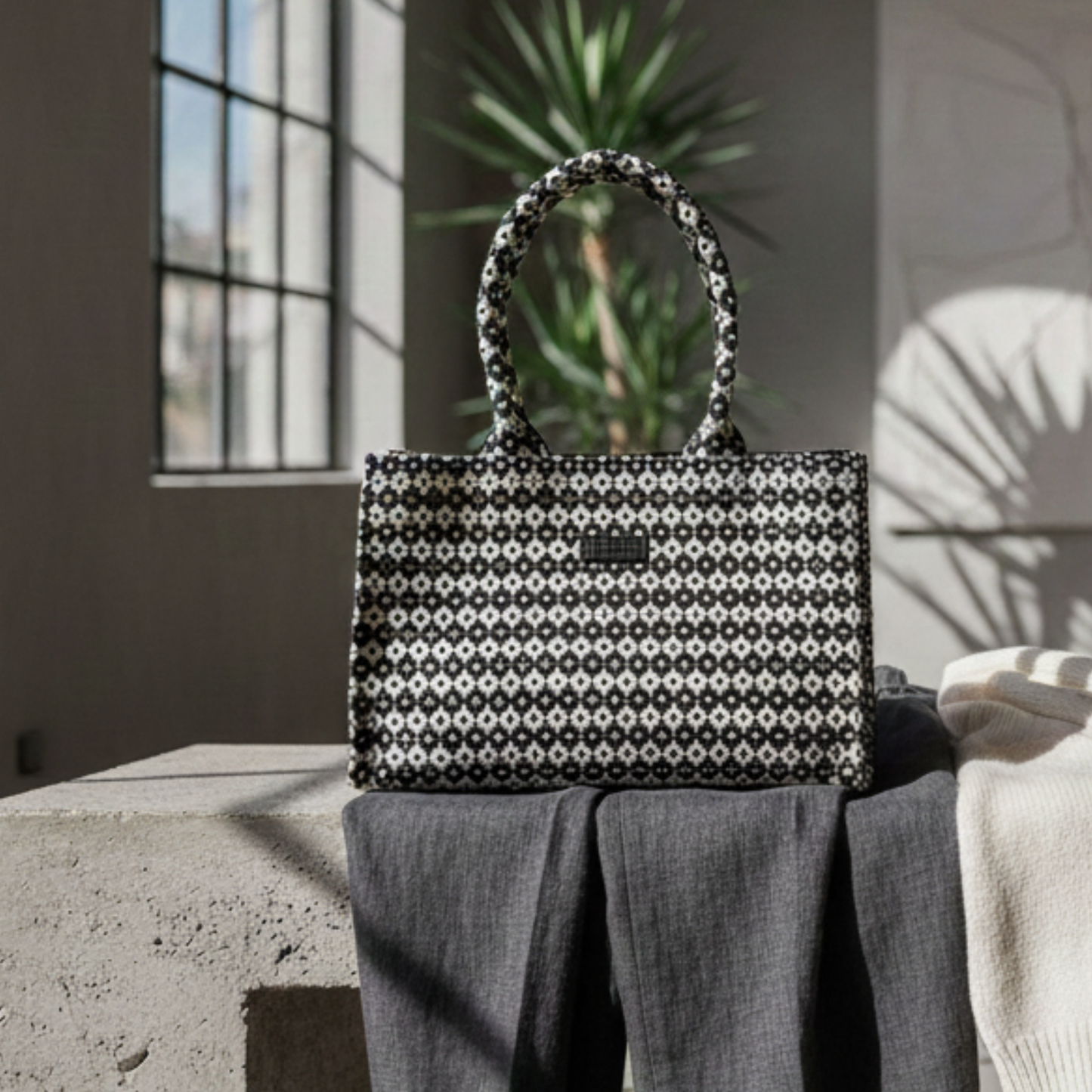 EMMY BOX TOTE BAGM - D2