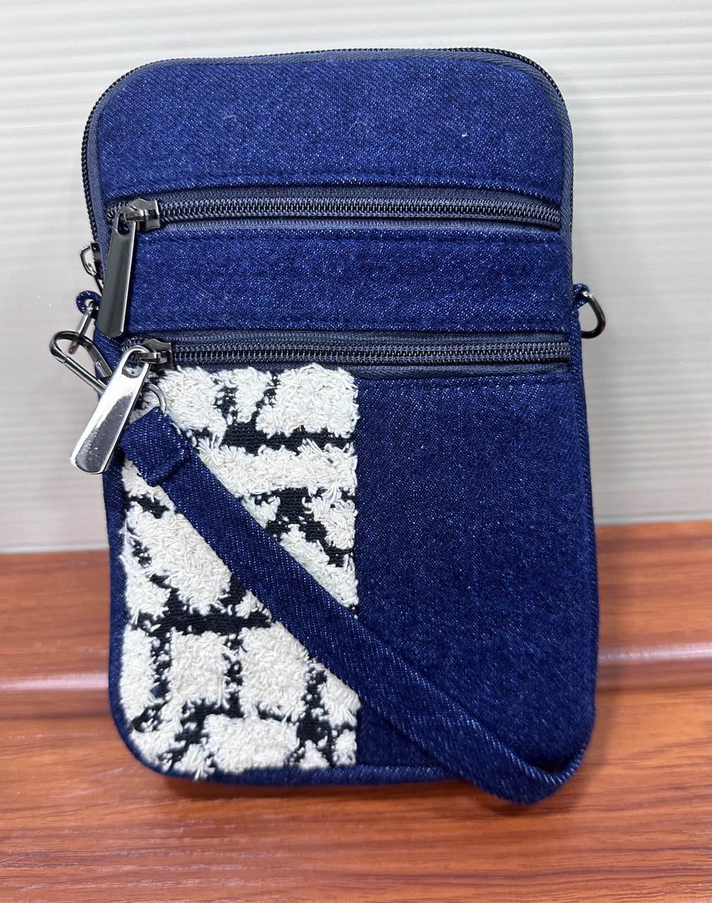 DURABLE BLUE AND WHITE DENIM MOBLIE SLING BAG - H1